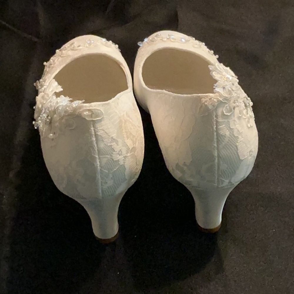 NEW Custom Elegant White Lace Floral Bridal Pumps - Picture 5 of 10
